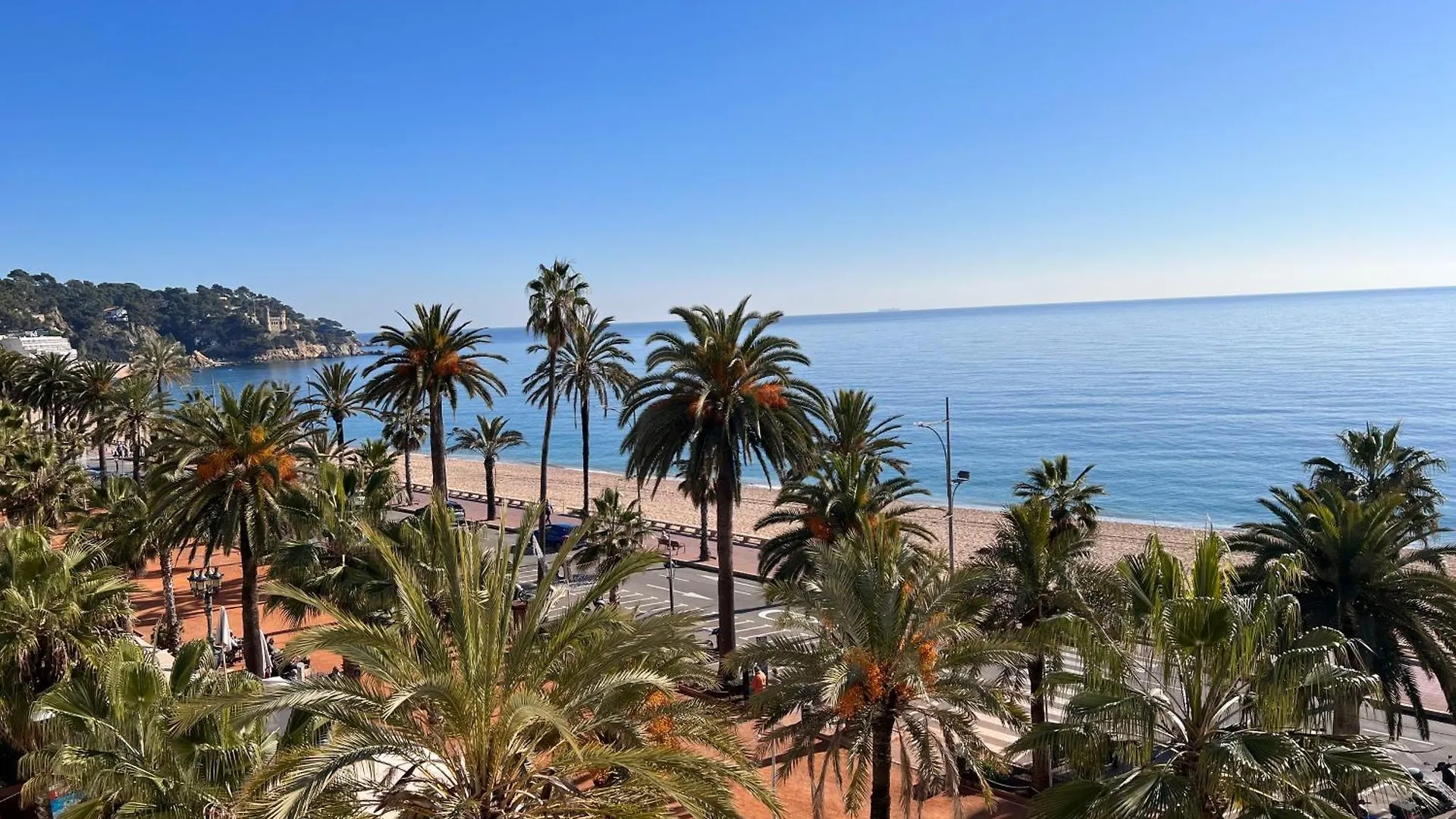 Mediterranean Apartment In Lloret De Mar Next To The Sea
